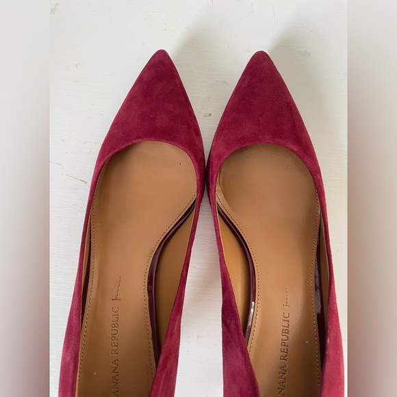 Banana Republic pointed toe suede pump / size 9 / mid height heel - Picture 4 of 5